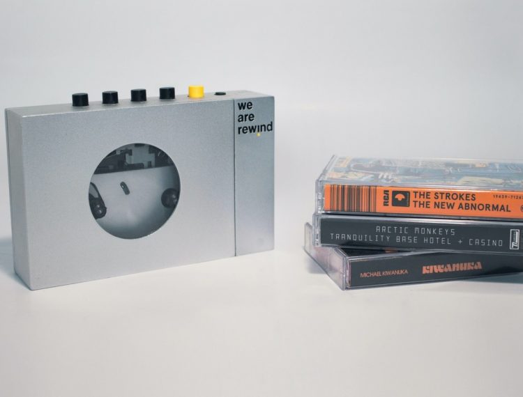 Este «walkman» no sólo reproduce cassettes, también graba en ellos, tiene Bluetooth y busca ser un oasis retro en pleno 2020