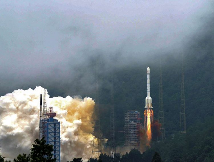 China lanza satélite para completar su versión de GPS